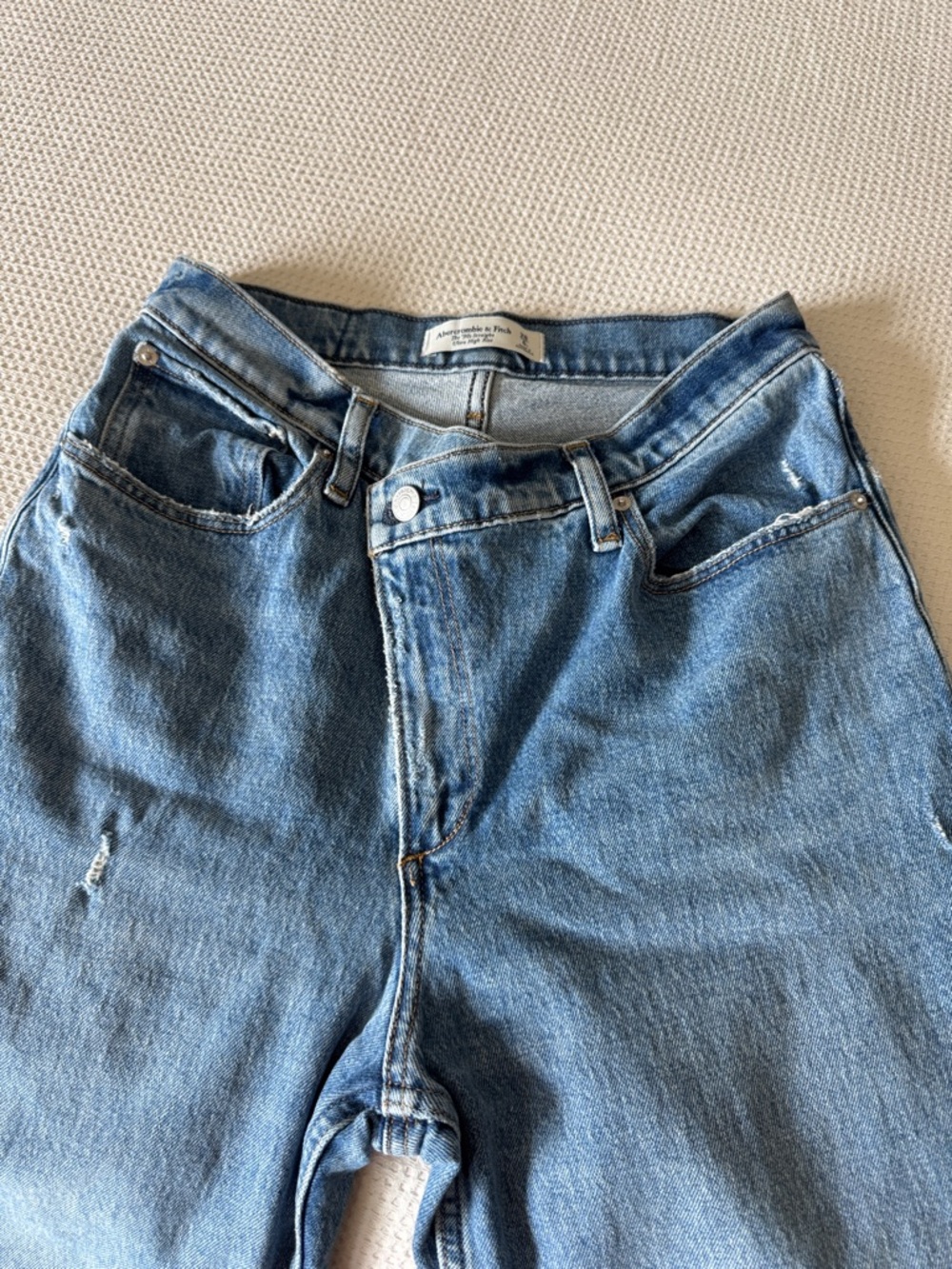 A&F ‘90s Straight Ultra High Rise jeans 28 6L like new